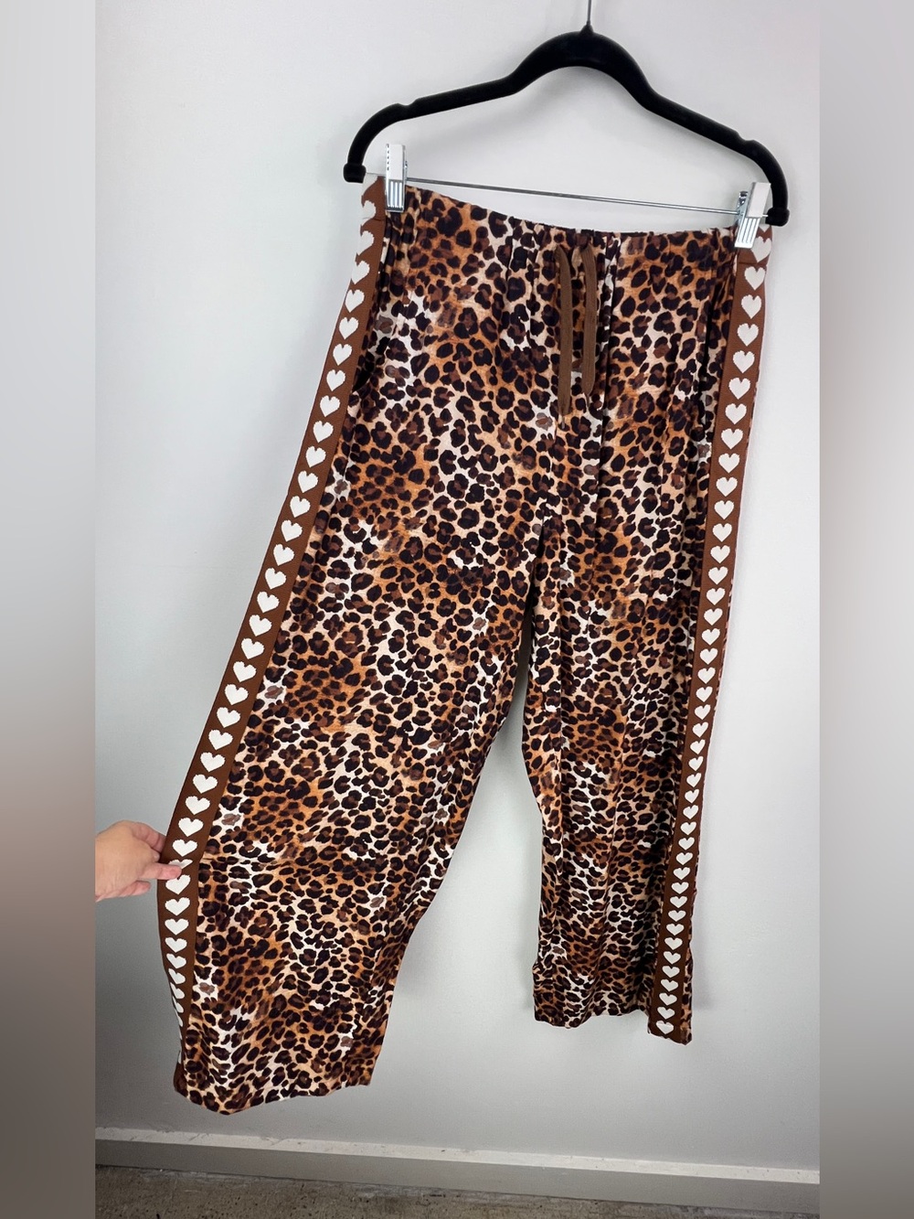 💚 3948. Leopard Print Heart-Trim Pants - Brown